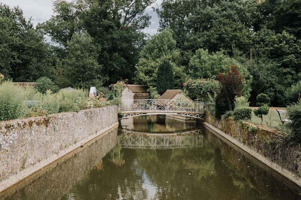Domaine de Meaucé. Le pont